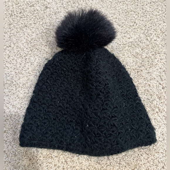 Chic Black Knit Beanie with Pom - Picture 2 of 2